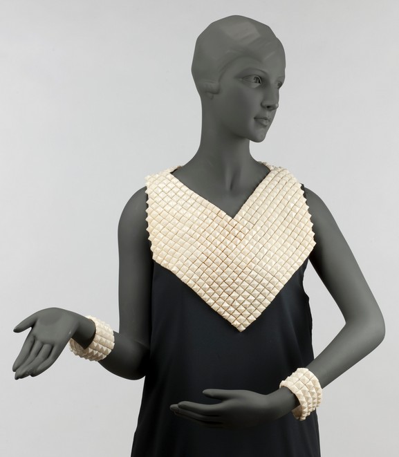 Plastron et manchettes de la robe Sèvres Jeanne Lanvin 1934-35